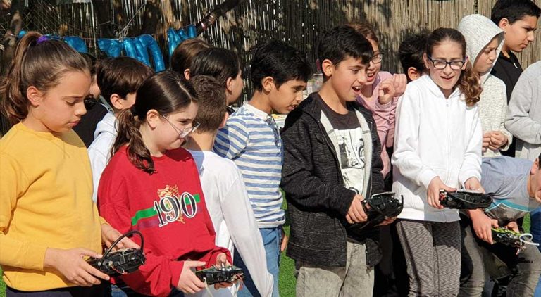 אוטו ספיד – מכוניות על שלט