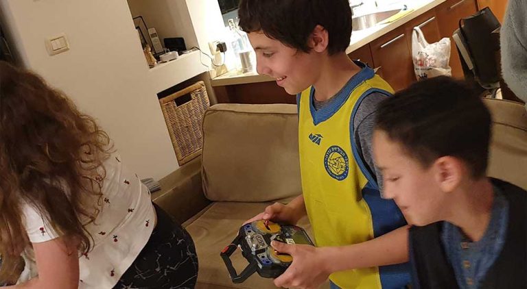 אוטו ספיד – מכוניות על שלט