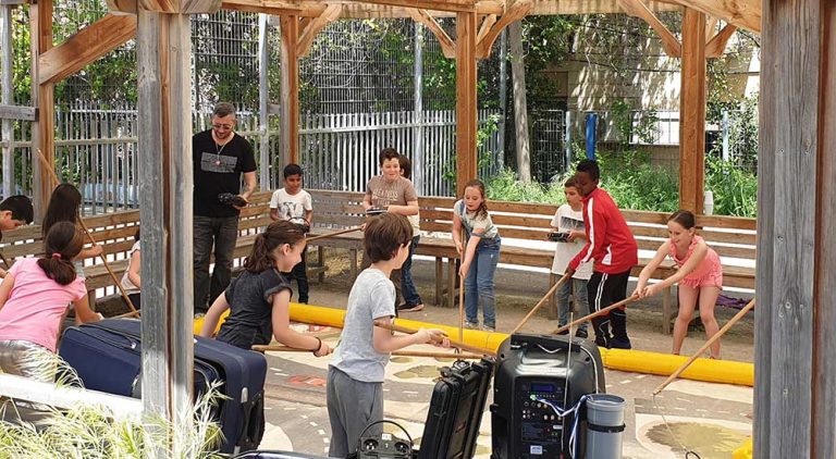 אוטו ספיד – מכוניות על שלט