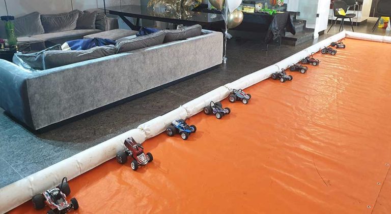 אוטו ספיד – מכוניות על שלט