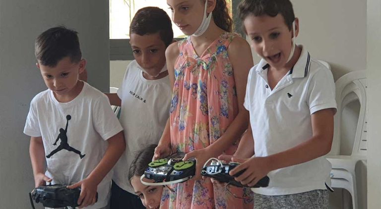 אוטו ספיד – מכוניות על שלט