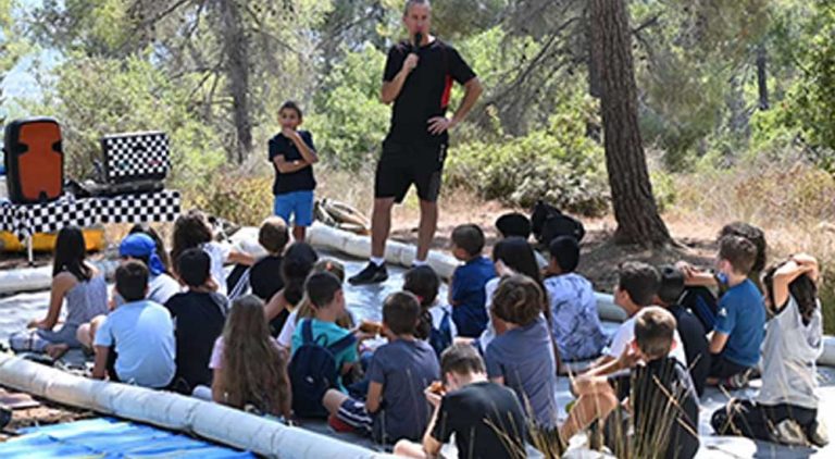 אוטו ספיד – מכוניות על שלט